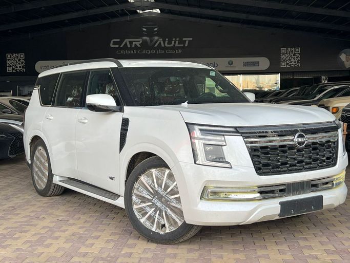 جديدة Nissan Patrol سابعاً (Y63), 3.5 l, 2026 في في المملكة العربية السعودية, الرياض من Car Vault شركة كار فولت للسيارات، اللون أبيض.  | AUTO.AE | إعلان #249466