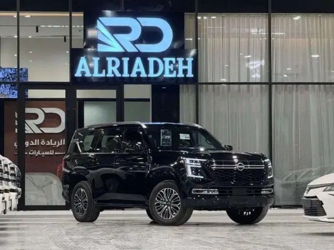 جديدة Nissan Patrol سابعاً (Y63), 3.8 l, 2026 في في المملكة العربية السعودية, الرياض من Al Riyada Al Duwalya شركة الريادة الدولي للسيارات، اللون أسود. مواصفات الخليج | AUTO.AE | إعلان #261698