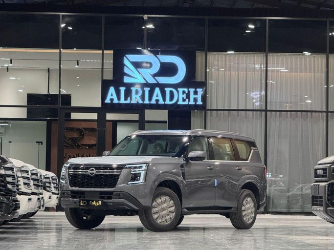 جديدة Nissan Patrol سابعاً (Y63), 3.8 l, 2026 في في المملكة العربية السعودية, الرياض من Al Riyada Al Duwalya شركة الريادة الدولي للسيارات، اللون رمادي.  | AUTO.AE | إعلان #261764