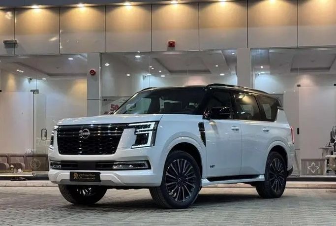 جديدة Nissan Patrol سابعاً (Y63), 3.5 l, 2026 في في المملكة العربية السعودية, الرياض من Al Riyada Al Duwalya شركة الريادة الدولي للسيارات، اللون أبيض. مواصفات الخليج | AUTO.AE | إعلان #262777