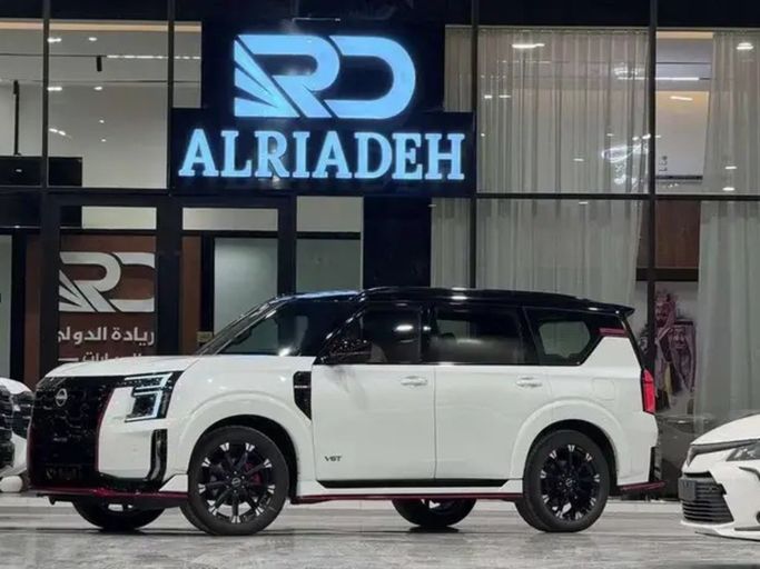 جديدة Nissan Patrol سابعاً (Y63), 3.5 l, 2026 في في المملكة العربية السعودية, الرياض من Al Riyada Al Duwalya شركة الريادة الدولي للسيارات، اللون أبيض.  | AUTO.AE | إعلان #262823