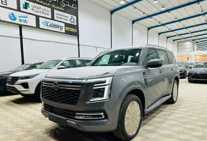 جديدة ⁦Nissan Patrol سابعاً (Y63)، 3.5 l، 2026⁩ في في المملكة العربية السعودية, الرياض من Sada Al Riyadh صدى الرياض، اللون رمادي. مواصفات الخليج | AUTO.AE | إعلان #289122