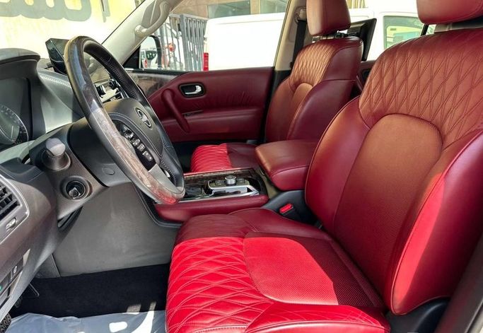 Подержанный Nissan Patrol VI (Y62) Рестайлинг 2, 5.6 л, 2023 в Саудовская Аравия, Эр-Рияд от Al Shukh شركة معرض الشيوخ للسيارات Серебристый цвет.  | AUTO.AE | Объявление #296232 — фото 13 из 13