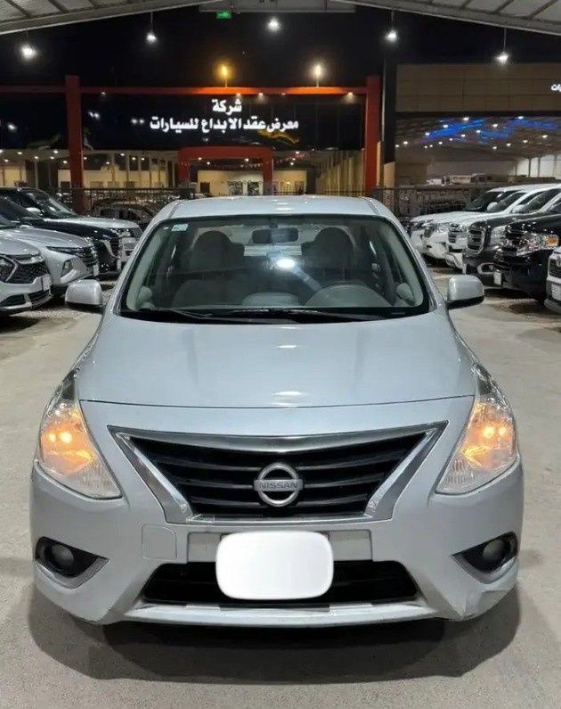 Подержанный Nissan Sunny N17 Рестайлинг, 1.5 л, 2022 в Саудовская Аравия, Эр-Рияд от معرض امتياز الشفا للسيارات Серебристый цвет.  | AUTO.AE | Объявление #264309