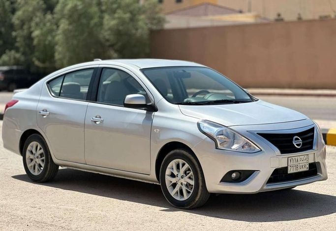 مستعملة Nissan Sunny فيس ليفت N17، 1.5 لتر، 2024 في المملكة العربية السعودية، الرياض من Al Shukh شركة معرض الشيوخ للسيارات، اللون فضي.  | AUTO.AE | إعلان #296202 — صورة 2 من 14