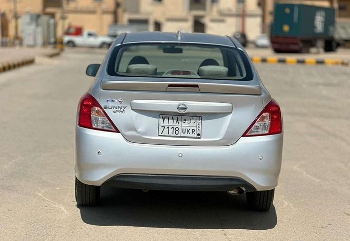 مستعملة Nissan Sunny فيس ليفت N17، 1.5 لتر، 2024 في المملكة العربية السعودية، الرياض من Al Shukh شركة معرض الشيوخ للسيارات، اللون فضي.  | AUTO.AE | إعلان #296202 — صورة 3 من 14