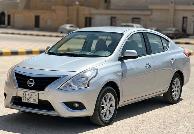 مستعملة Nissan Sunny فيس ليفت N17، 1.5 لتر، 2024 في المملكة العربية السعودية، الرياض من Al Shukh شركة معرض الشيوخ للسيارات، اللون فضي.  | AUTO.AE | إعلان #296202 — صورة 4 من 14