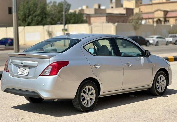 مستعملة Nissan Sunny فيس ليفت N17، 1.5 لتر، 2024 في المملكة العربية السعودية، الرياض من Al Shukh شركة معرض الشيوخ للسيارات، اللون فضي.  | AUTO.AE | إعلان #296202 — صورة 5 من 14
