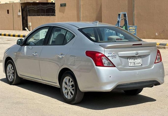 مستعملة Nissan Sunny فيس ليفت N17، 1.5 لتر، 2024 في المملكة العربية السعودية، الرياض من Al Shukh شركة معرض الشيوخ للسيارات، اللون فضي.  | AUTO.AE | إعلان #296202 — صورة 6 من 14