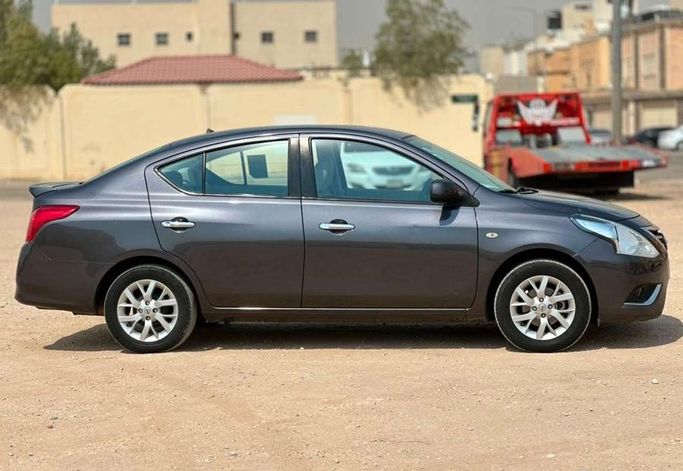 Подержанный Nissan Sunny N17 Рестайлинг, 1.5 л, 2023 в Саудовская Аравия, Эр-Рияд от Al Shukh شركة معرض الشيوخ للسيارات Серый цвет.  | AUTO.AE | Объявление #296203 — фото 2 из 11
