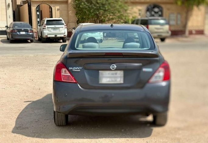 Подержанный Nissan Sunny N17 Рестайлинг, 1.5 л, 2023 в Саудовская Аравия, Эр-Рияд от Al Shukh شركة معرض الشيوخ للسيارات Серый цвет.  | AUTO.AE | Объявление #296203 — фото 3 из 11