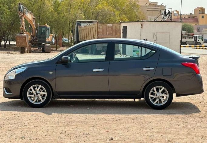Подержанный Nissan Sunny N17 Рестайлинг, 1.5 л, 2023 в Саудовская Аравия, Эр-Рияд от Al Shukh شركة معرض الشيوخ للسيارات Серый цвет.  | AUTO.AE | Объявление #296203 — фото 4 из 11