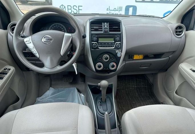 مستعملة Nissan Sunny فيس ليفت N17، 1.5 لتر، 2023 في المملكة العربية السعودية، الرياض من Al Shukh شركة معرض الشيوخ للسيارات، اللون أبيض.  | AUTO.AE | إعلان #296233 — صورة 9 من 14