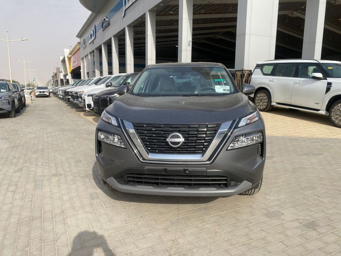جديدة Nissan X-Trail رابعاً, 2.5 l, 2026 في في المملكة العربية السعودية, الرياض من Saqar Najd معرض صقر نجد للسيارات، اللون رمادي.  | AUTO.AE | إعلان #251148