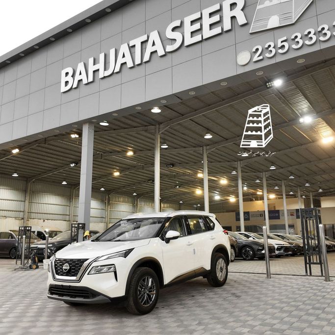جديدة Nissan X-Trail رابعاً, 1.5 l, 2026 في في المملكة العربية السعودية, الرياض من Bahjat Aseer Auto Exhibition معرض بهجة عسير للسيارات، اللون أبيض.  | AUTO.AE | إعلان #252540