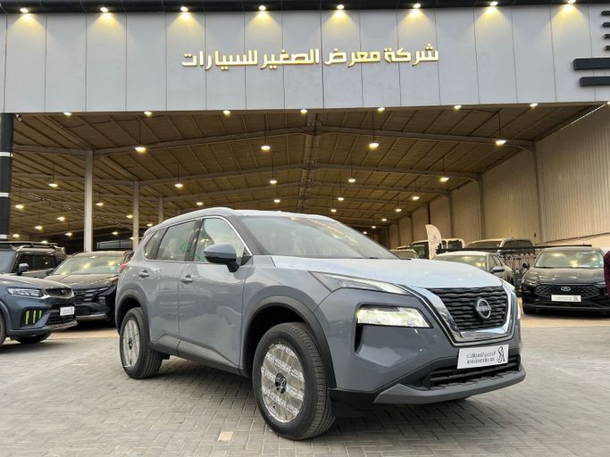 جديدة Nissan X-Trail رابعاً, 2.5 l, 2026 في في المملكة العربية السعودية, الرياض من Al Sughayyir Cars الصغير للسيارات، اللون رمادي.  | AUTO.AE | إعلان #254862