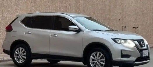 Подержанный Nissan X-Trail III Рестайлинг, 2.5 л, 2021 в Саудовская Аравия, Эр-Рияд от Barakat Al Markabat Cars معرض بركة المركبات للسيارات Серебристый цвет. GCC | AUTO.AE | Объявление #260573