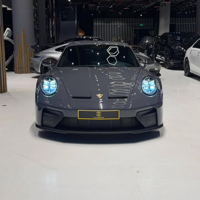Подержанный Porsche 911 GT3 Weissach Package 992 Рестайлинг, 4.0 л, 2026 в Саудовская Аравия, Эр-Рияд от Eleven car Серый цвет. GCC | AUTO.AE