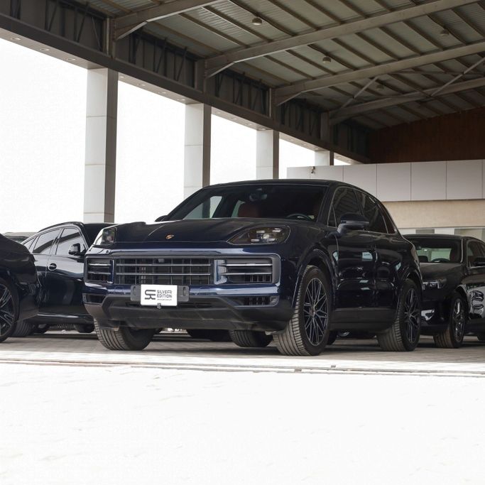 مستعملة Porsche Cayenne ثالثاً فيس ليفت, 3.0 l, 2025 في في المملكة العربية السعودية, الرياض من Silver Edition الاصدار الفضي، اللون أزرق داكن.  | AUTO.AE | إعلان #251821
