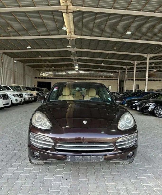 مستعملة Porsche Cayenne II (958), 3.6 l, 2014 في في المملكة العربية السعودية, الرياض من Ghazai Al Mutairi معرض غزاي المطيري للسيارات، اللون خمري.  | AUTO.AE | إعلان #254141