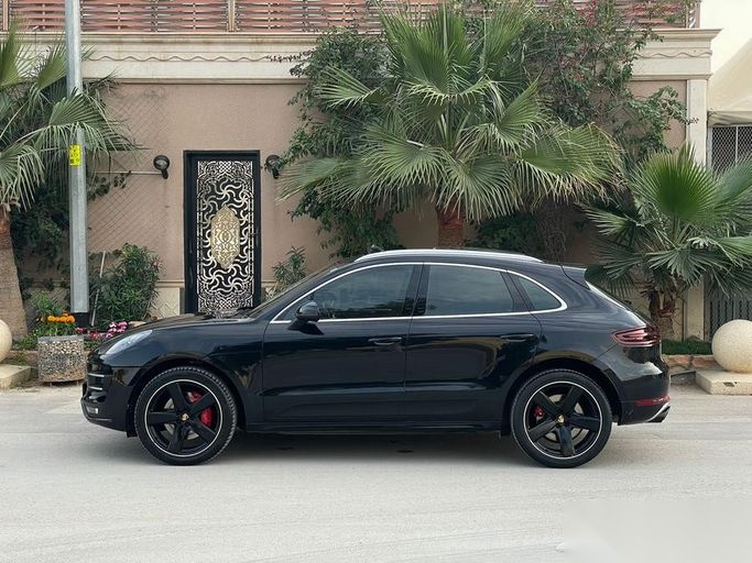 Used Porsche Macan Turbo I (95B), 3.6 l, 2016 in Saudi Arabia, Riyadh by Sharyan Al Asimah معرض شريان العاصمة للسيارات, Black color.  | AUTO.AE | Listing #263460