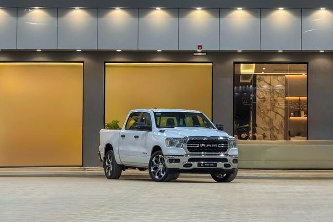 جديدة RAM 1500 IV (DS/DJ), 5.7 l, 2023 في في المملكة العربية السعودية, الرياض من Emad Cars  عماد كارز ، اللون أبيض. مواصفات الخليج | AUTO.AE | إعلان #255731