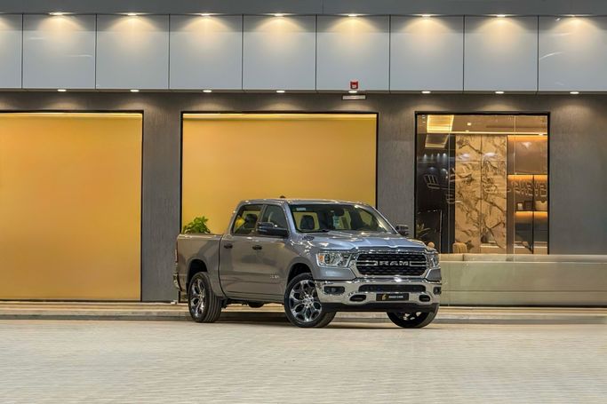 Новый RAM 1500 Crew Cab eTorque V, 5.7 л, 2023 в Саудовская Аравия, Эр-Рияд от Emad Cars  عماد كارز  Серебристый цвет. GCC | AUTO.AE | Объявление #255732