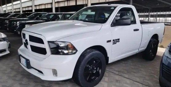 Подержанный RAM 1500 IV (DS/DJ), 5.7 л, 2022 в Саудовская Аравия, Эр-Рияд от Al Qarni Motors معرض القرني للسيارات Белый цвет.  | AUTO.AE | Объявление #258379