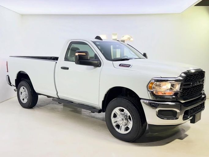 مستعملة RAM 2500 V (DT), 6.4 l, 2023 في في المملكة العربية السعودية, الرياض من Black Car ، اللون أبيض.  | AUTO.AE | إعلان #256315