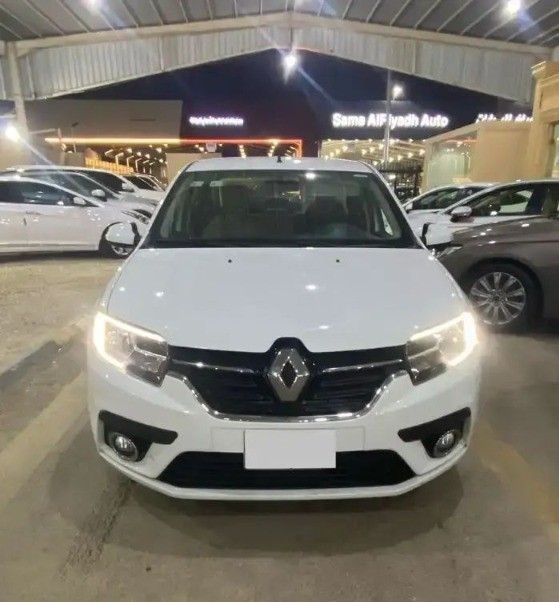Подержанный Renault Symbol III Рестайлинг, 1.6 л, 2020 в Саудовская Аравия, Эр-Рияд от Bayraq Al Ibda’a Cars معرض بيرق الابداع Белый цвет.  | AUTO.AE | Объявление #261723