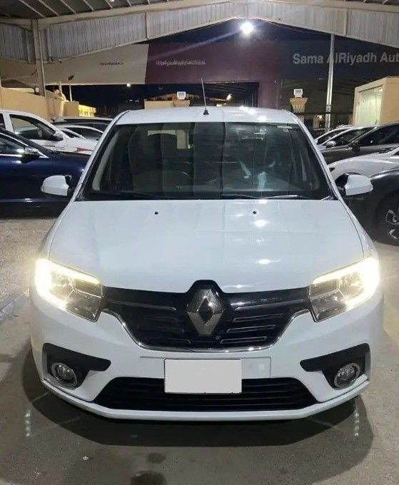 Подержанный Renault Symbol III Рестайлинг, 1.6 л, 2020 в Саудовская Аравия, Эр-Рияд от Bayraq Al Ibda’a Cars معرض بيرق الابداع Белый цвет.  | AUTO.AE | Объявление #261730