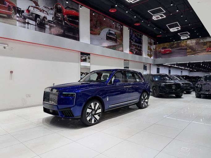 جديدة Rolls-Royce Cullinan أنا فيس ليفت, 6.7 l, 2025 في في المملكة العربية السعودية, الرياض من Five Edition Car، اللون أزرق.  | AUTO.AE | إعلان #254994