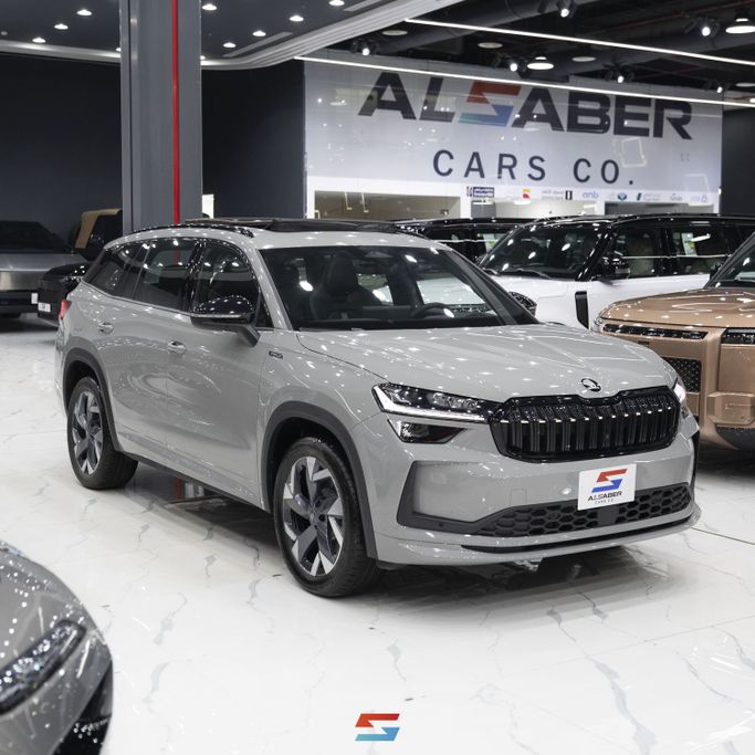 Новый Skoda Kodiaq II, 1.5 л, 2026 в Саудовская Аравия, Эр-Рияд от Al Saber Cars شركة السبر للسيارات Серый цвет.  | AUTO.AE | Объявление #249862