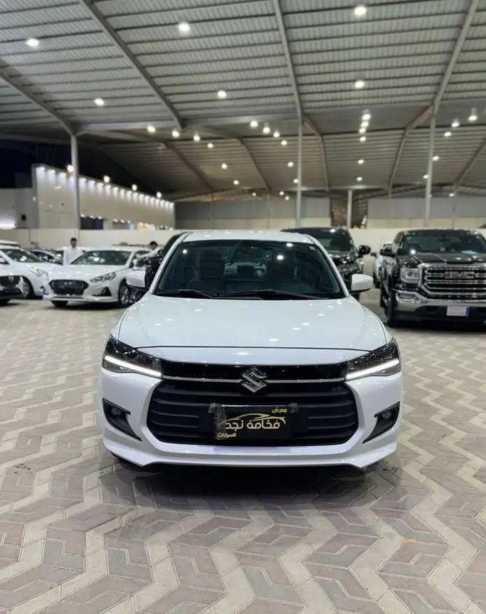 Подержанный Suzuki DZire IV, 1.2 л, 2025 в Саудовская Аравия, Эр-Рияд от Fakhamat Najd معرض فخامة نجد للسيارات Белый цвет. Other | AUTO.AE