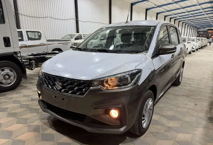 جديدة ⁦Suzuki Ertiga فيس ليفت الثاني، 1.5 l، 2025⁩ في في المملكة العربية السعودية, الرياض من Sada Al Riyadh صدى الرياض، اللون رمادي. مواصفات الخليج | AUTO.AE | إعلان #289128