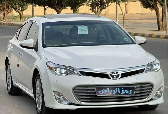 مستعملة Toyota Avalon رابعاً, 3.5 l, 2014 في في المملكة العربية السعودية, الرياض من Ramz Al Riyadh شركة رمز الرياض، اللون أبيض.  | AUTO.AE | إعلان #258161