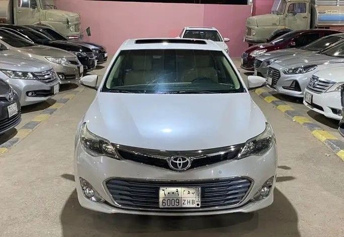 مستعملة Toyota Avalon رابعاً, 3.5 l, 2013 في في المملكة العربية السعودية, الرياض من Fal Al Khair فال الخير، اللون أبيض. أخرى | AUTO.AE | إعلان #259346
