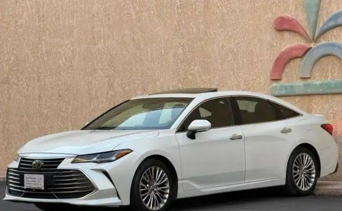 Used Toyota Avalon V, 2.5 l, 2021 in Saudi Arabia, Riyadh by Barakat Al Markabat Cars معرض بركة المركبات للسيارات, White color. GCC Specs | AUTO.AE | Listing #260438