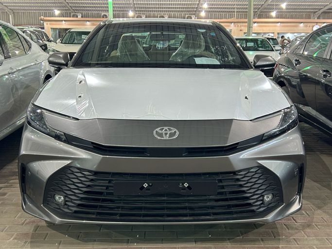 Новый Toyota Camry VIII (XV70) Рестайлинг, 2.5 л, 2026 в Саудовская Аравия, Эр-Рияд от Al Saadi معرض عبيد السعدي Серебристый цвет. GCC | AUTO.AE | Объявление #244622