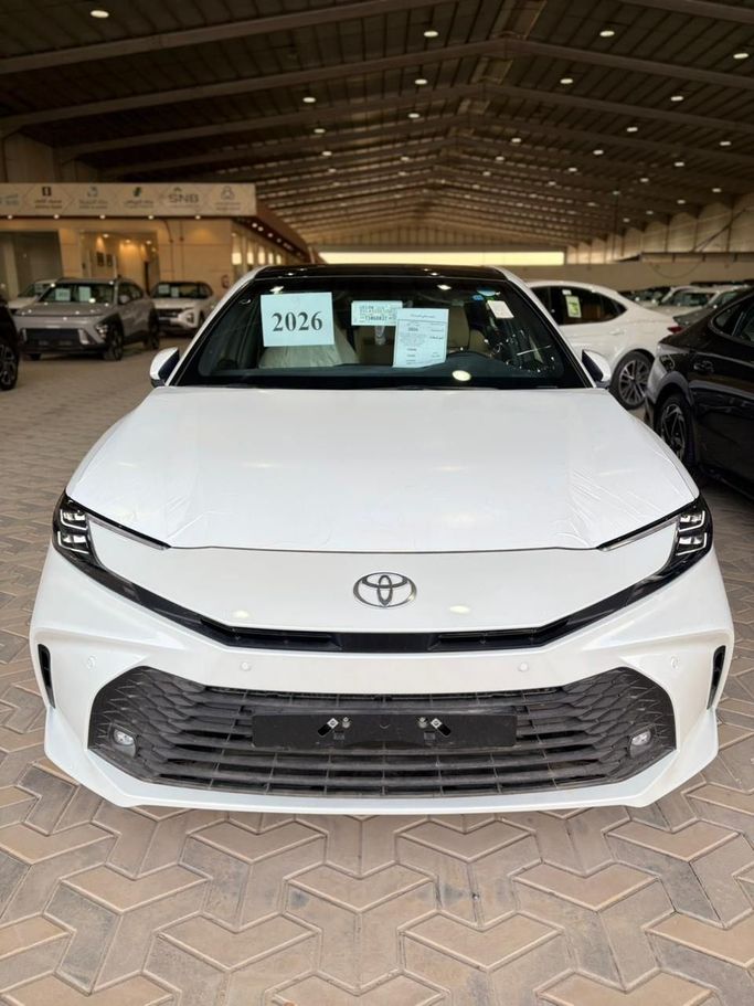 Новый Toyota Camry IX (XV80), 2.5 л, 2026 в Саудовская Аравия, Эр-Рияд от Al Salhi Auto معرض الصالحي للسيارات Белый цвет.  | AUTO.AE | Объявление #247147