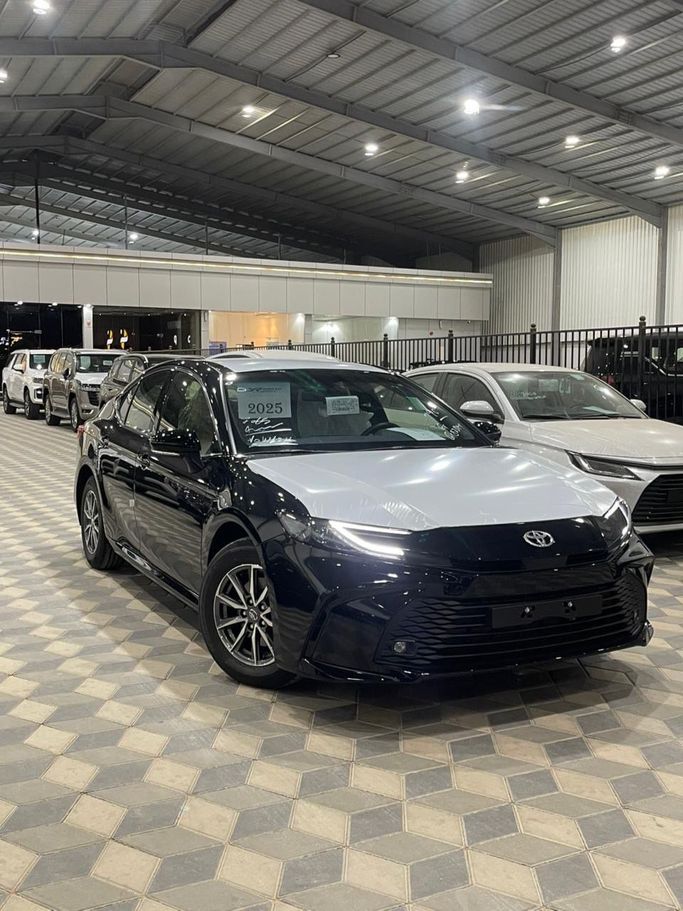 Новый Toyota Camry IX (XV80), 2.5 л, 2025 в Саудовская Аравия, Эр-Рияд от Rayt Al Watan راية الوطن للسيارات Тёмно-синий цвет.  | AUTO.AE | Объявление #247448