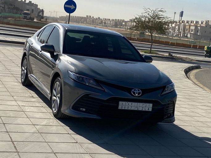 Подержанный Toyota Camry VIII (XV70) Рестайлинг, 2.5 л, 2024 в Саудовская Аравия, Эр-Рияд от Dar Car دار كار Серый цвет. GCC | AUTO.AE | Объявление #248648
