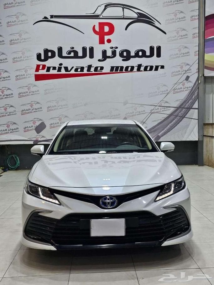 Подержанный Toyota Camry VIII (XV70) Рестайлинг, 2.5 л, 2022 в Саудовская Аравия, Эр-Рияд от Private Motor شركة الموتر الخاص للسيارات Белый цвет.  | AUTO.AE | Объявление #248700