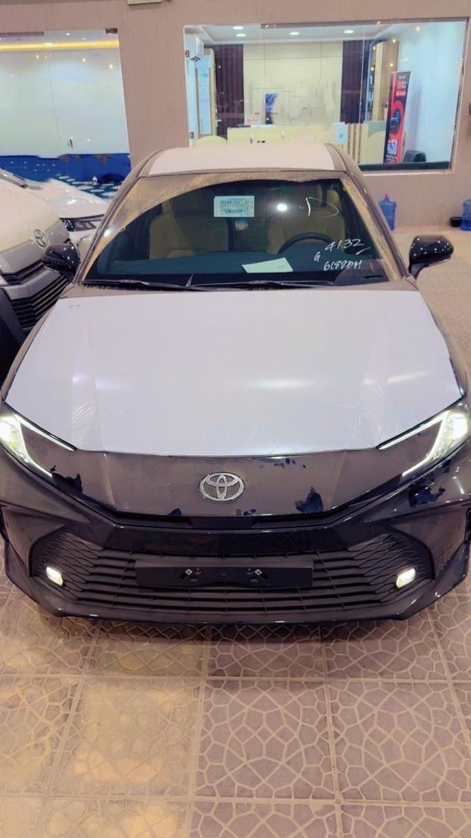 Новый Toyota Camry IX (XV80), 2.5 л, 2025 в Саудовская Аравия, Эр-Рияд от Al Astool Al Khaleeji شركة الأسطول الخليجي للسيارات Черный цвет.  | AUTO.AE | Объявление #249010