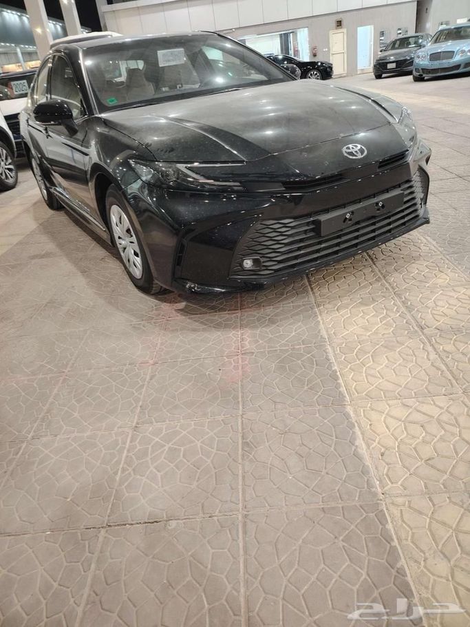 Новый Toyota Camry IX (XV80), 2.5 л, 2025 в Саудовская Аравия, Эр-Рияд от Al Astool Al Khaleeji شركة الأسطول الخليجي للسيارات Черный цвет.  | AUTO.AE | Объявление #249064