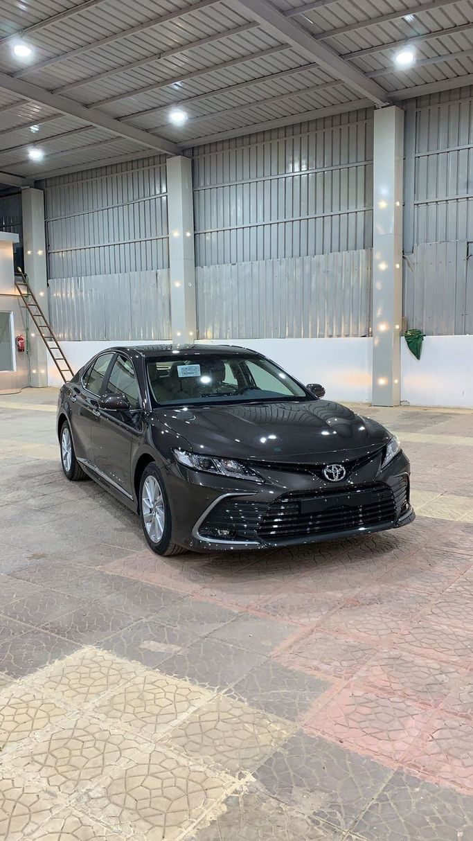 Новый Toyota Camry VIII (XV70) Рестайлинг, 2.5 л, 2024 в Саудовская Аравия, Эр-Рияд от Al Astool Al Khaleeji شركة الأسطول الخليجي للسيارات Серый цвет.  | AUTO.AE | Объявление #249089