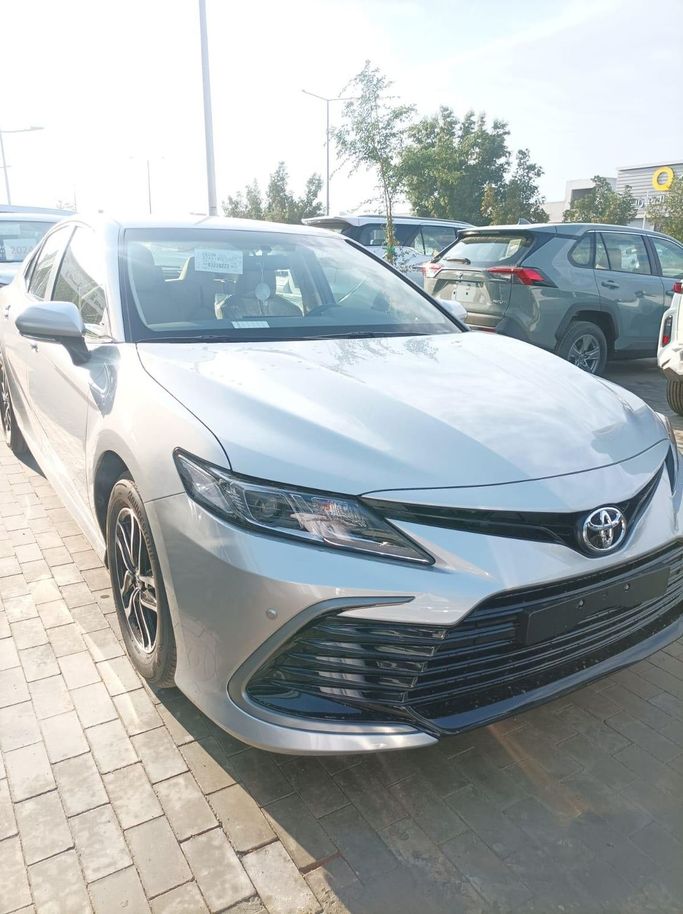 Новый Toyota Camry VIII (XV70) Рестайлинг, 2.5 л, 2024 в Саудовская Аравия, Эр-Рияд от Al Astool Al Khaleeji شركة الأسطول الخليجي للسيارات Серебристый цвет.  | AUTO.AE | Объявление #249098