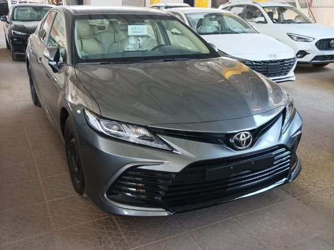 Новый Toyota Camry VIII (XV70) Рестайлинг, 2.5 л, 2024 в Саудовская Аравия, Эр-Рияд от Al Astool Al Khaleeji شركة الأسطول الخليجي للسيارات Серый цвет.  | AUTO.AE | Объявление #249103