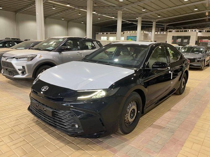 جديدة Toyota Camry عملية فيس ليفت VIII (XV70), 2.5 l, 2025 في في المملكة العربية السعودية, الرياض من Atehad AlRaiy معرض اتحاد الراي للسيارات، اللون أسود. مواصفات الخليج | AUTO.AE | إعلان #250587