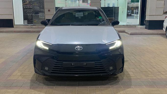 جديدة Toyota Camry التاسع (XV80), 2.5 l, 2025 في في المملكة العربية السعودية, الرياض من Atehad AlRaiy معرض اتحاد الراي للسيارات، اللون أسود.  | AUTO.AE | إعلان #250658
